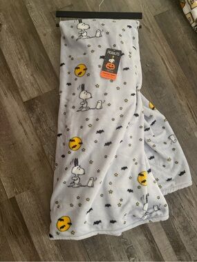 Peanuts Snoopy Halloween Velvetsoft Throw Blanket Bats Moon NWT